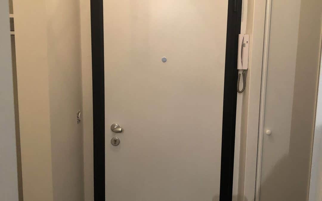 Installation d'une porte blindée pour un appartement à Grenoble en Isère par R'Renov