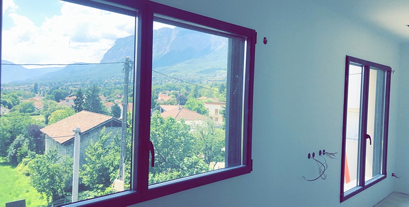 installation fenêtre pvc par R'renov dans une maison à Claix Rhône Alpes