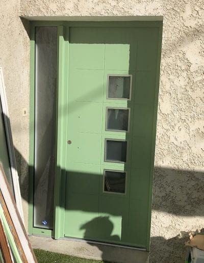 installation porte aluminium par R'renov dans une maison dans le Rhône Alpes