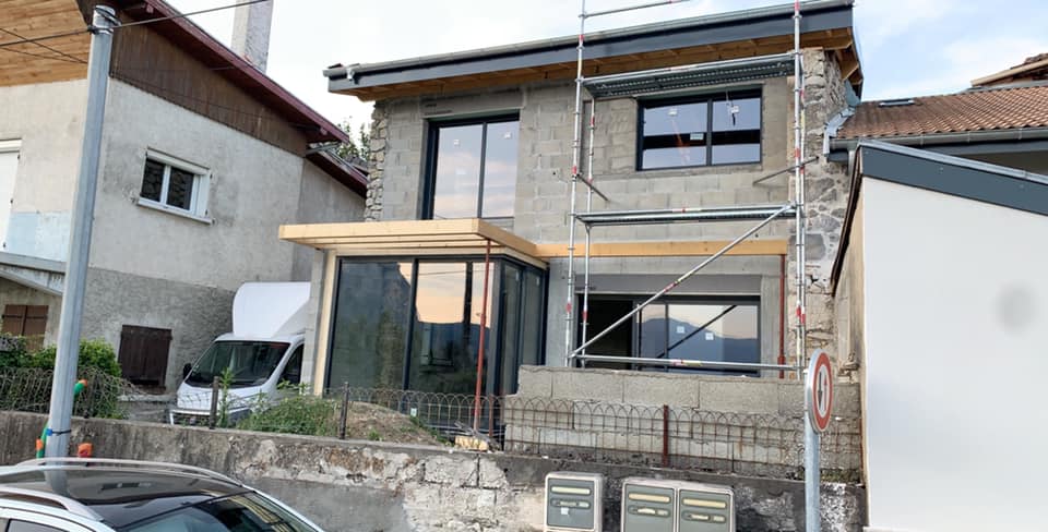 Rénovation des menuiseries d'une maison par R'Renov à Grenoble